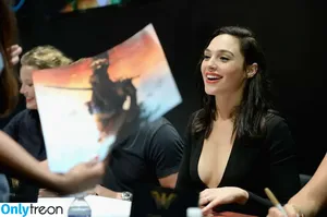 gal_gadot / inked_hriss nude photo #0098