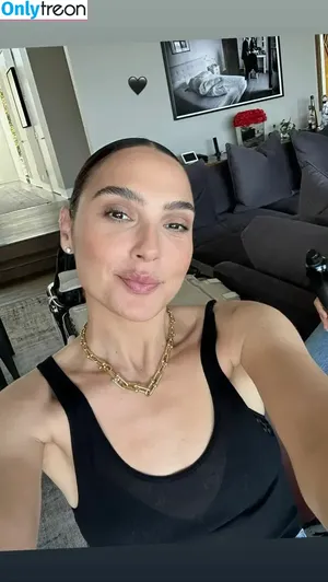 gal_gadot / inked_hriss nude photo #0576