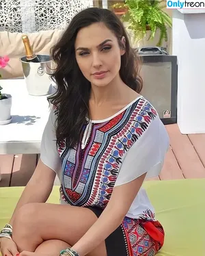 gal_gadot / inked_hriss nude photo #0613