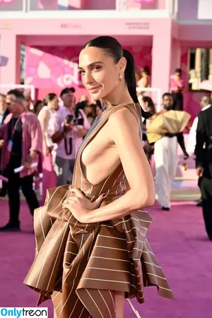 gal_gadot / inked_hriss nude photo #0668