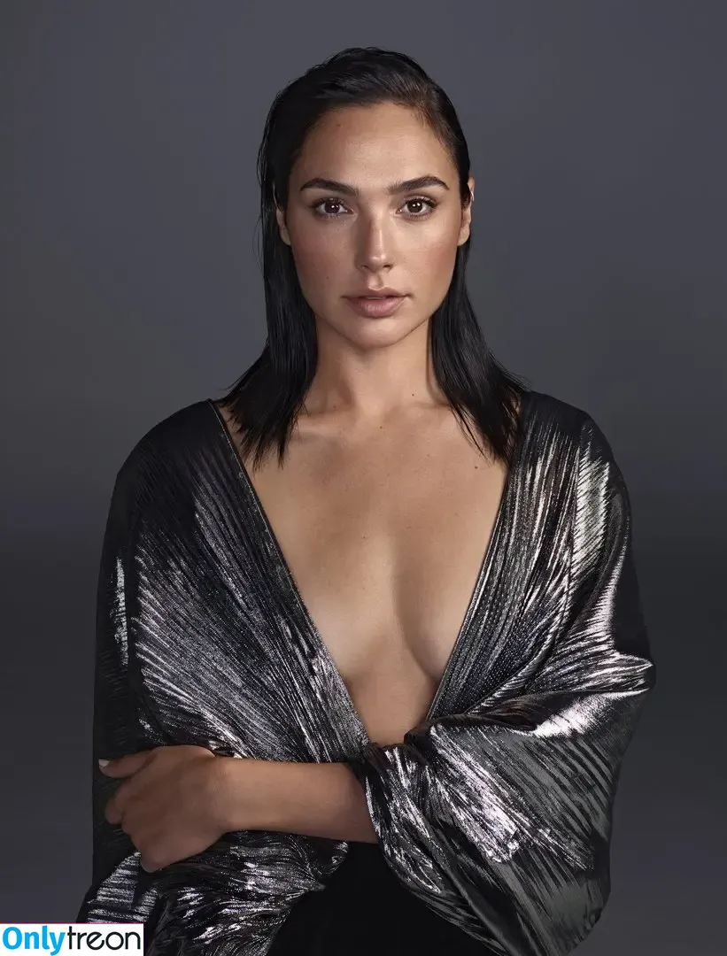 gal_gadot nude photo #0090 (inked_hriss)