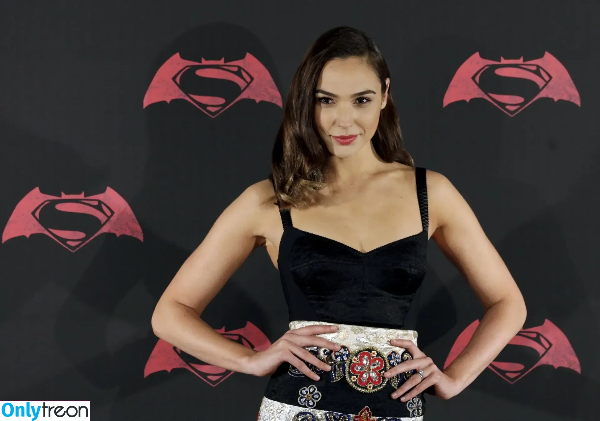 gal_gadot nude photo #0125 (inked_hriss)