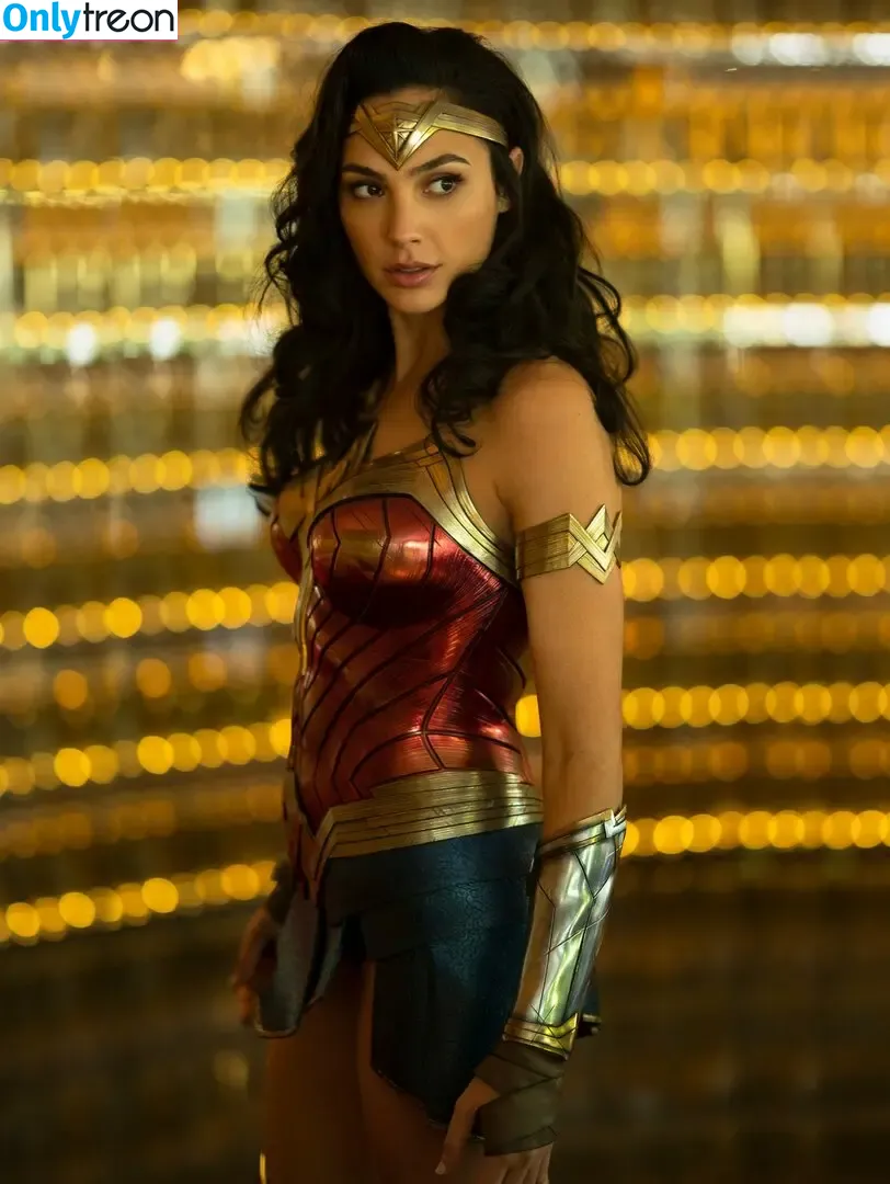 gal_gadot nude photo #0141 (inked_hriss)