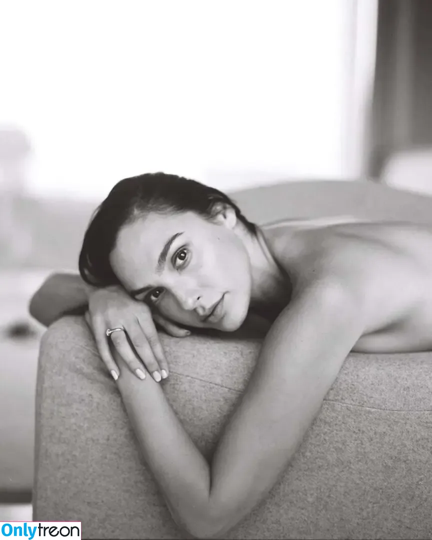 gal_gadot nude photo #0471 (inked_hriss)