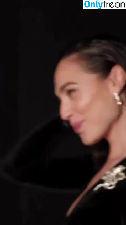 gal_gadot nude photo #0472 (inked_hriss)