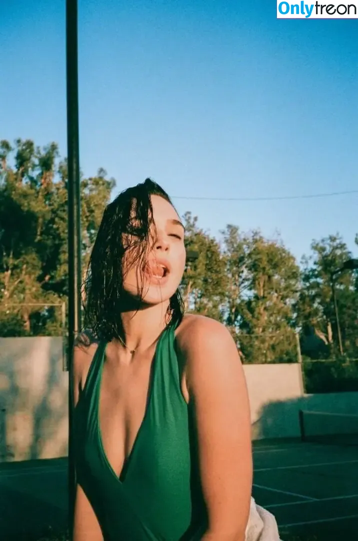 gal_gadot nude photo #0476 (inked_hriss)