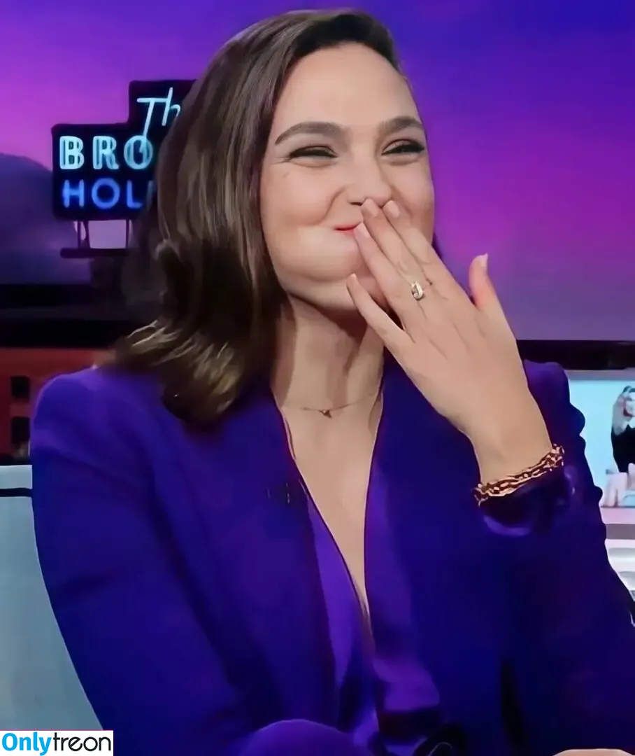 gal_gadot nude photo #0508 (inked_hriss)