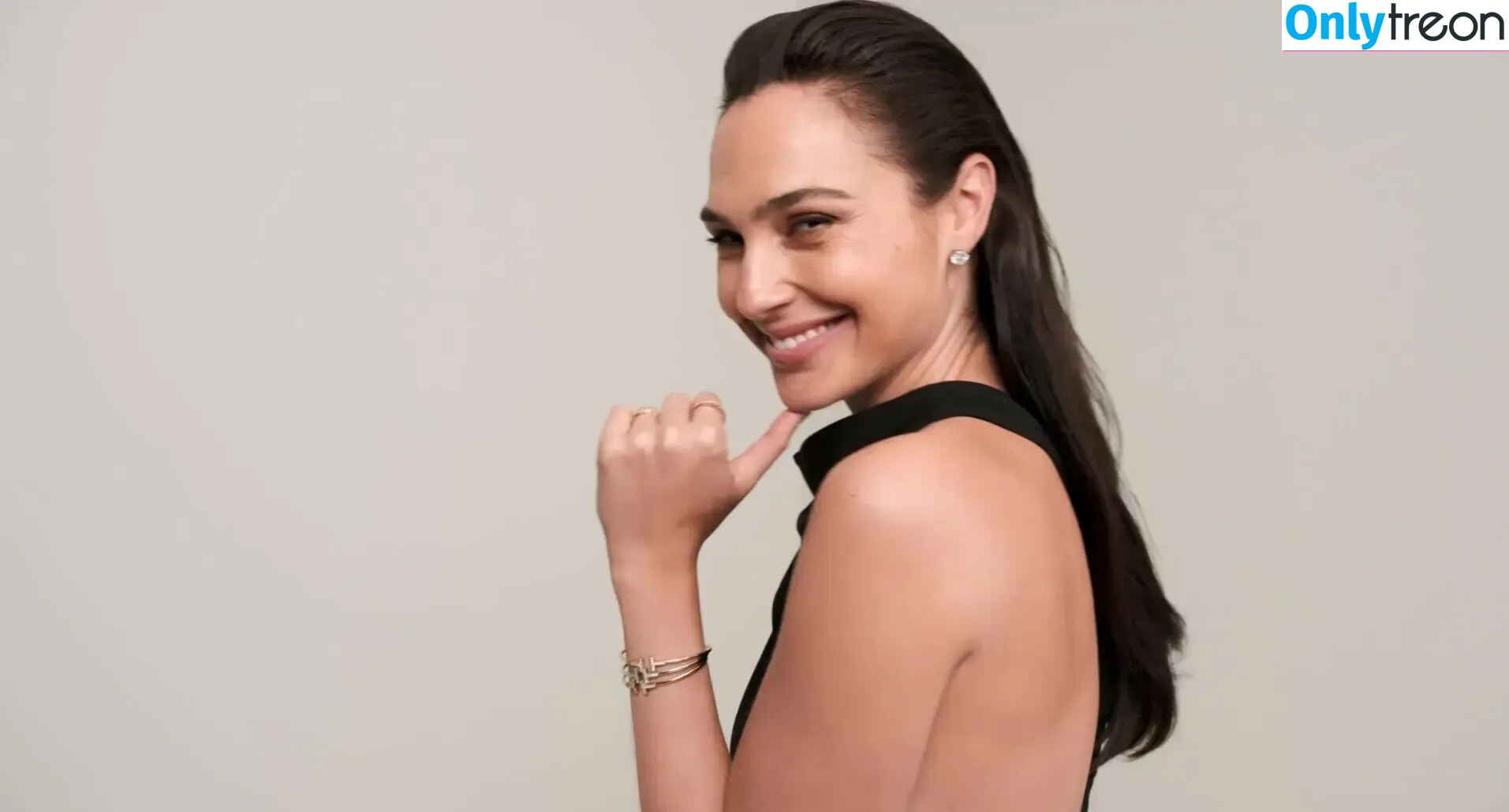 gal_gadot nude photo #0571 (inked_hriss)