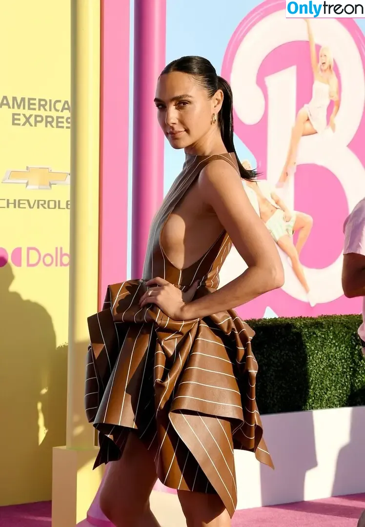 gal_gadot nude photo #0625 (inked_hriss)