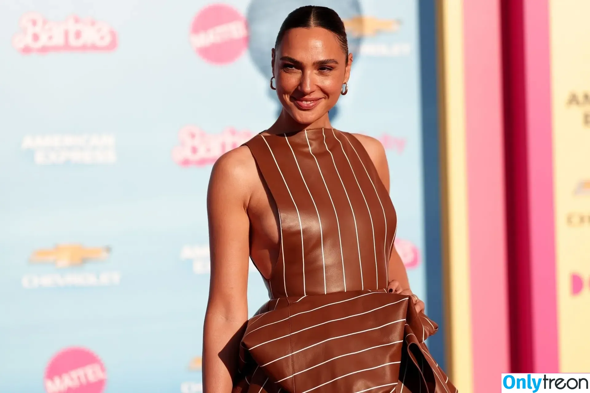 gal_gadot nude photo #0631 (inked_hriss)