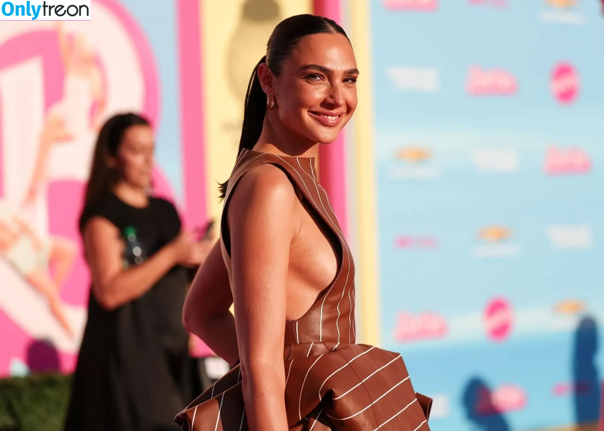 gal_gadot nude photo #0633 (inked_hriss)