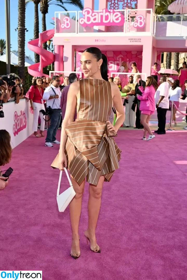 gal_gadot nude photo #0674 (inked_hriss)