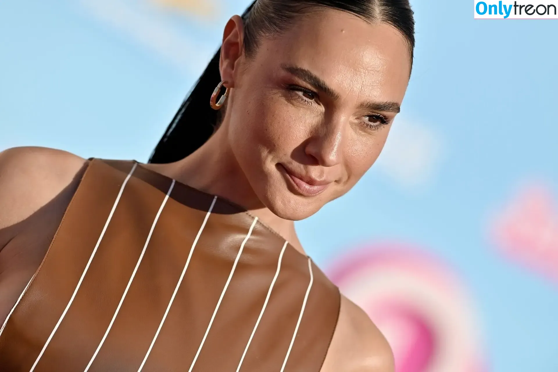 gal_gadot nude photo #0676 (inked_hriss)