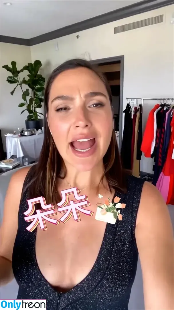 gal_gadot nude photo #0700 (inked_hriss)