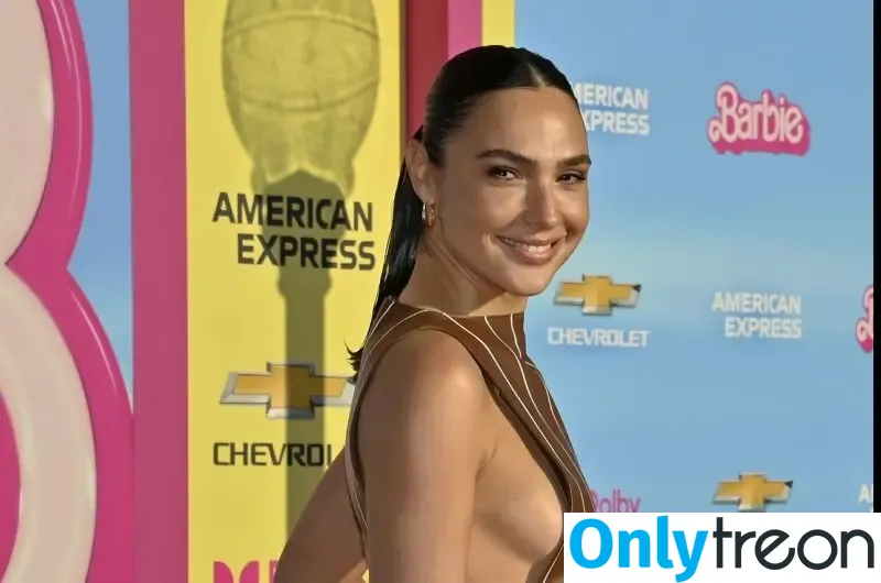 gal_gadot nude photo #0790 (inked_hriss)