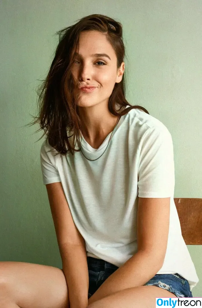 gal_gadot nude photo #0824 (inked_hriss)