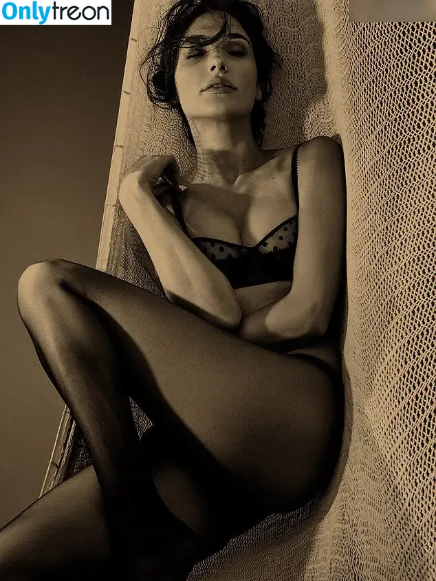 gal_gadot nude photo #0909 (inked_hriss)