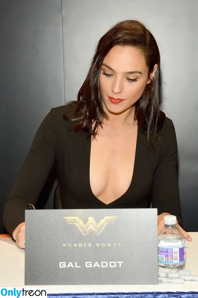 gal_gadot nude photo #0953 (inked_hriss)