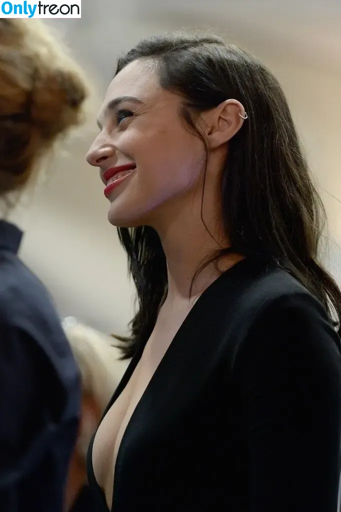 gal_gadot nude photo #0955 (inked_hriss)
