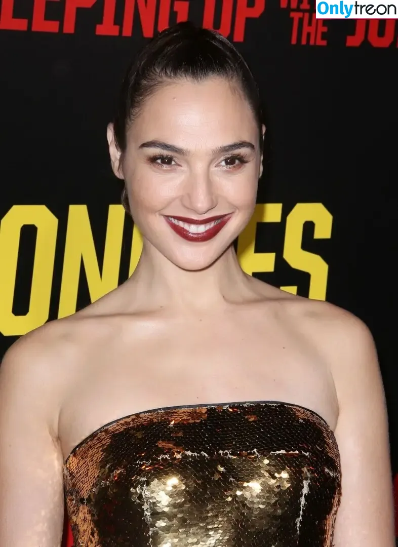 gal_gadot nude photo #0960 (inked_hriss)