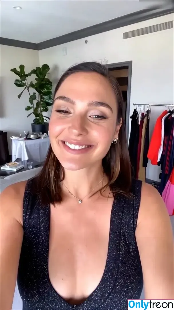 gal_gadot nude photo #0970 (inked_hriss)
