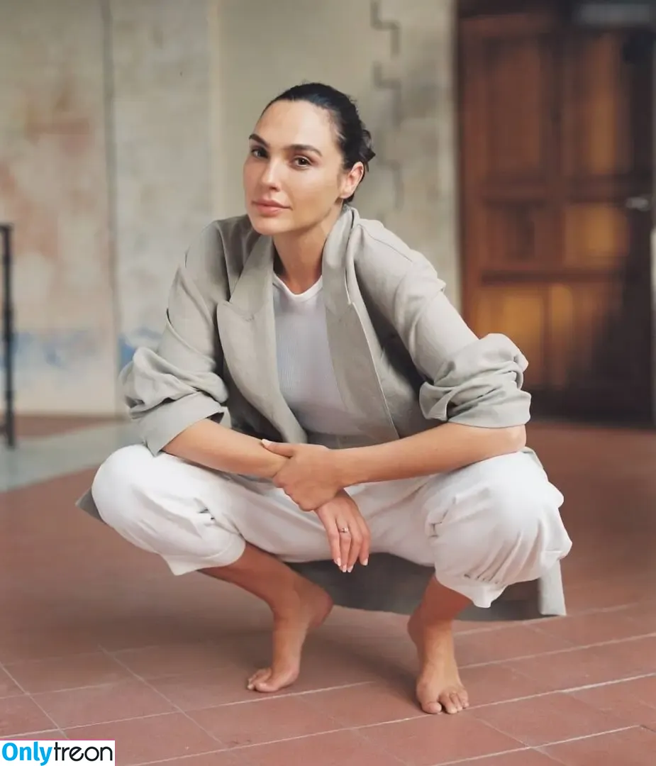 gal_gadot nude photo #0990 (inked_hriss)
