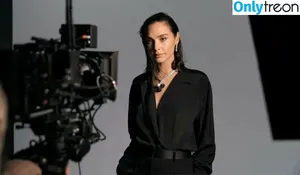 gal_gadot / inked_hriss nude photo #1044