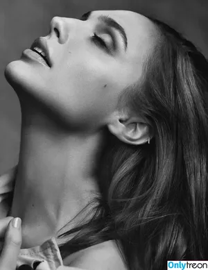 gal_gadot / inked_hriss nude photo #1062