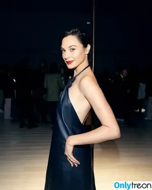 gal_gadot / inked_hriss nude photo #1182