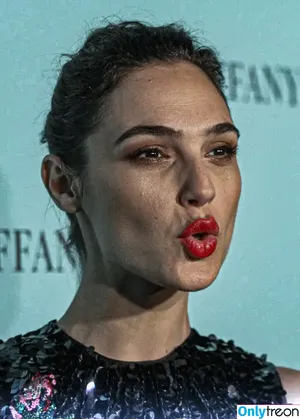 gal_gadot / inked_hriss nude photo #1234