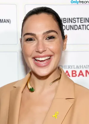 gal_gadot / inked_hriss nude photo #1274