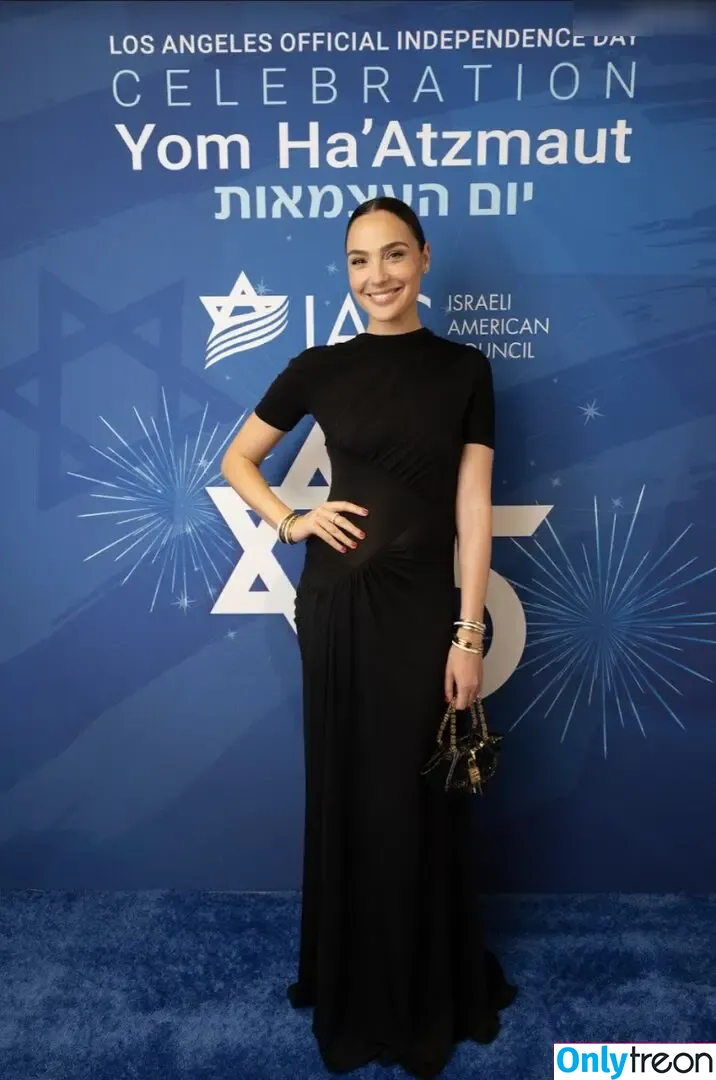 gal_gadot nude photo #1097 (inked_hriss)
