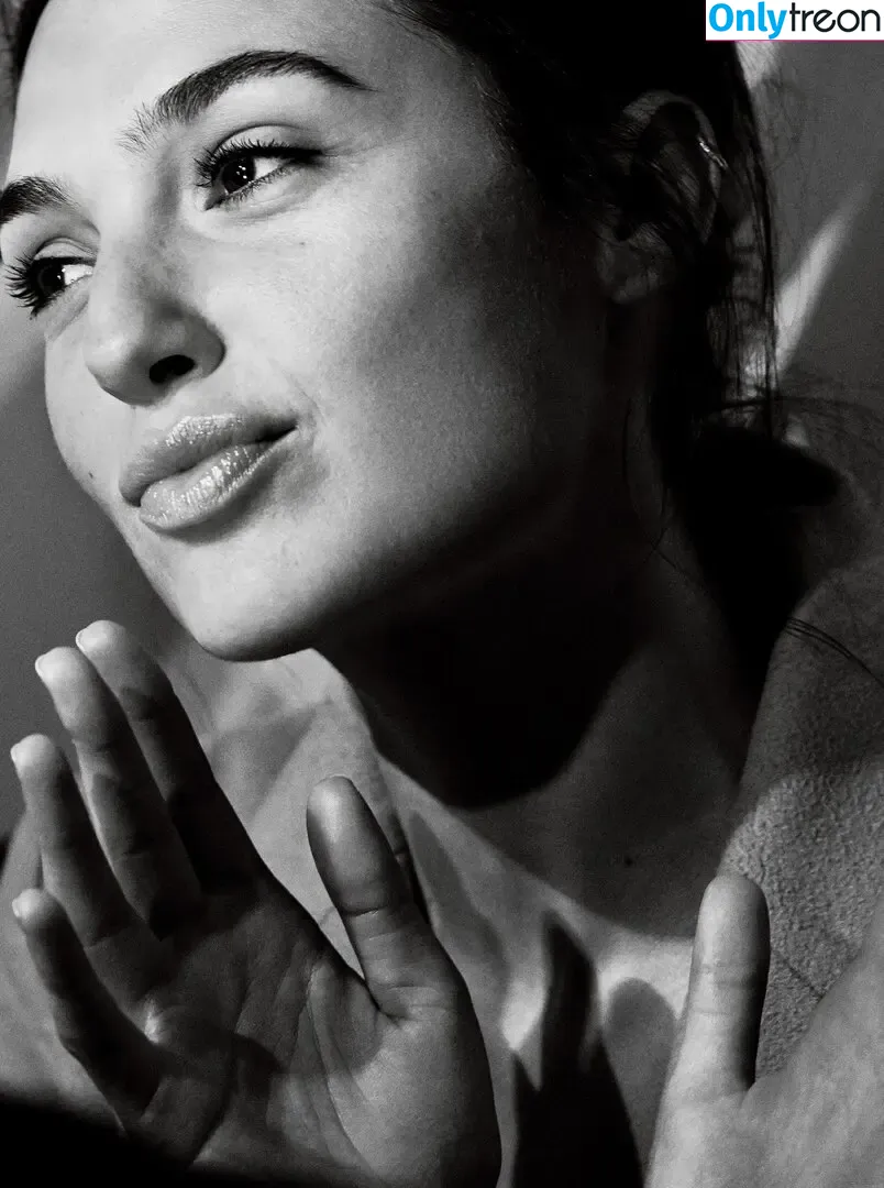 gal_gadot nude photo #1120 (inked_hriss)