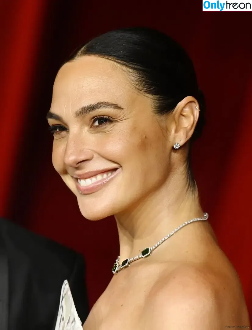 gal_gadot nude photo #1252 (inked_hriss)