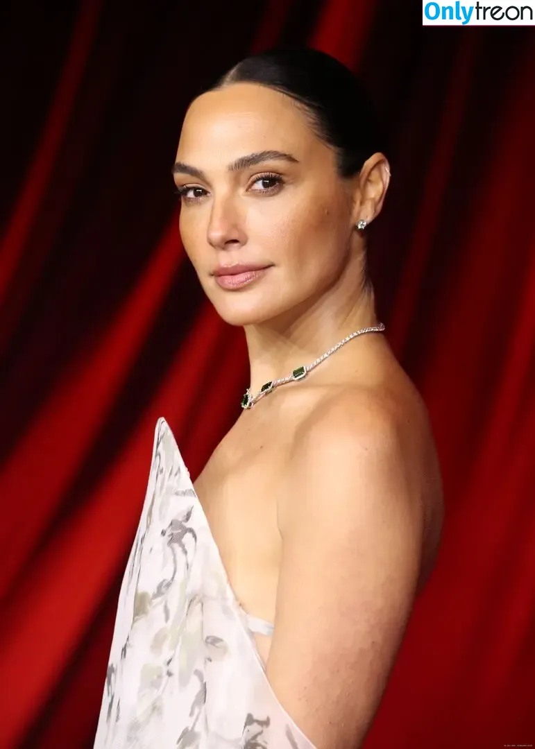 gal_gadot nude photo #1253 (inked_hriss)