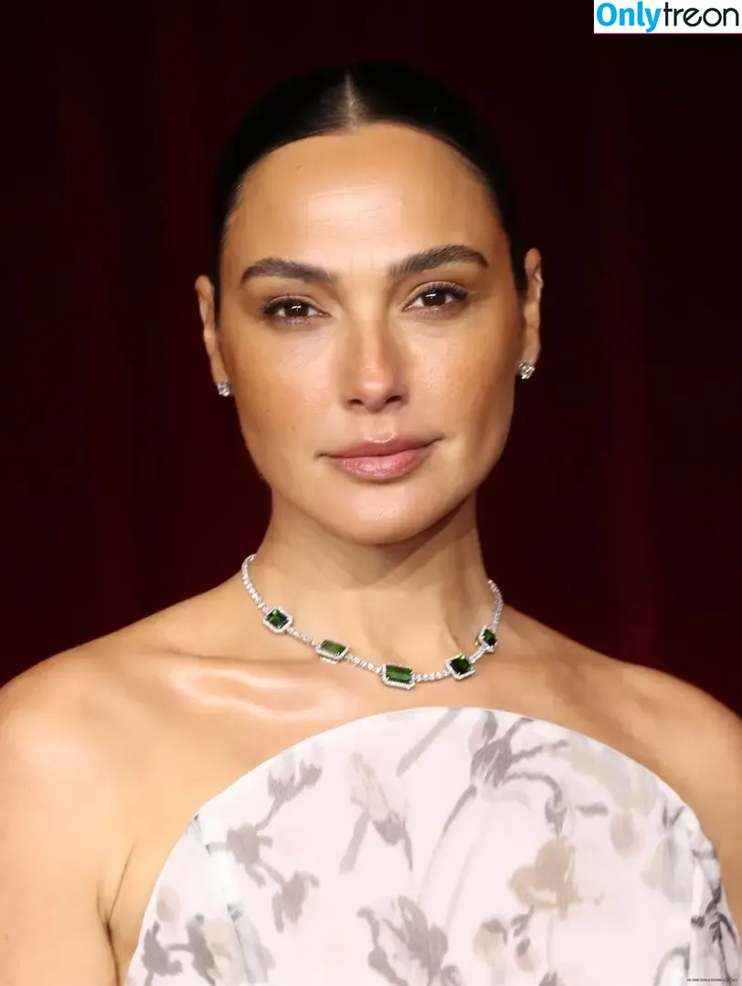 gal_gadot nude photo #1254 (inked_hriss)