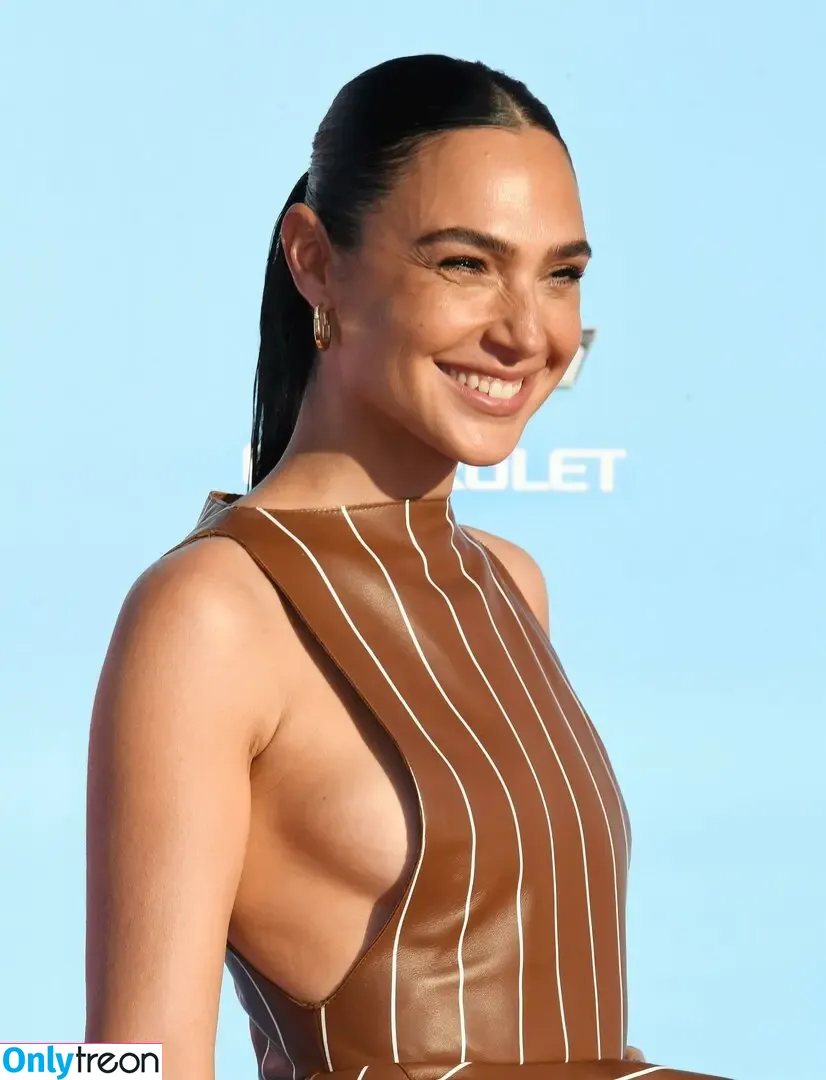 gal_gadot nude photo #1259 (inked_hriss)