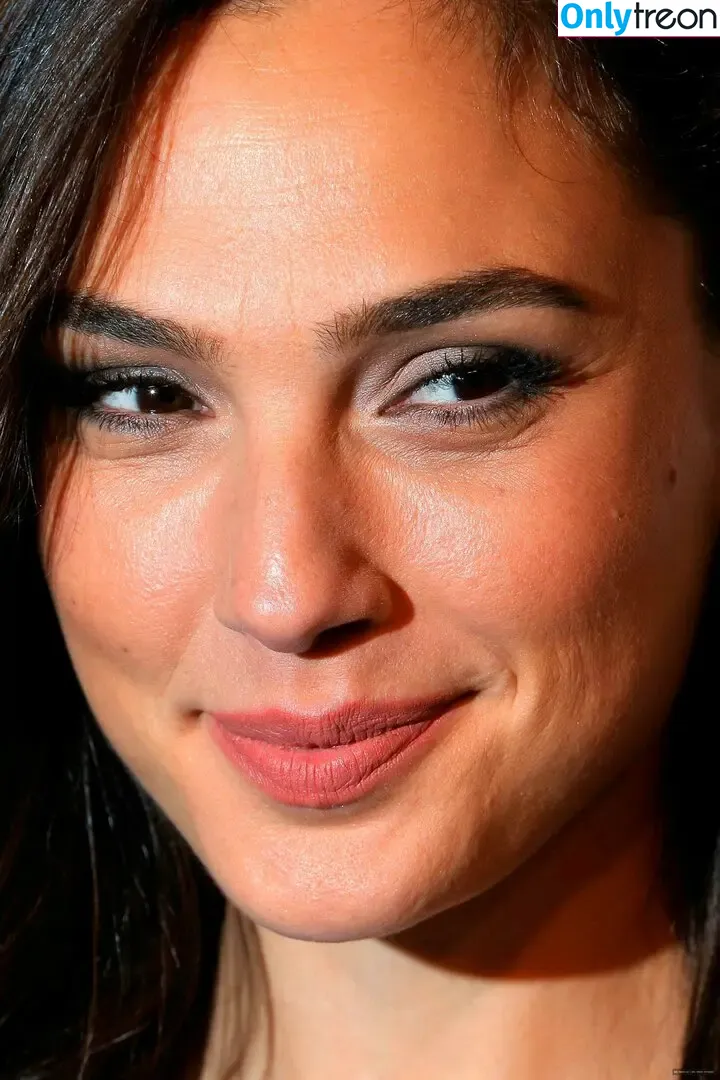 gal_gadot nude photo #1261 (inked_hriss)