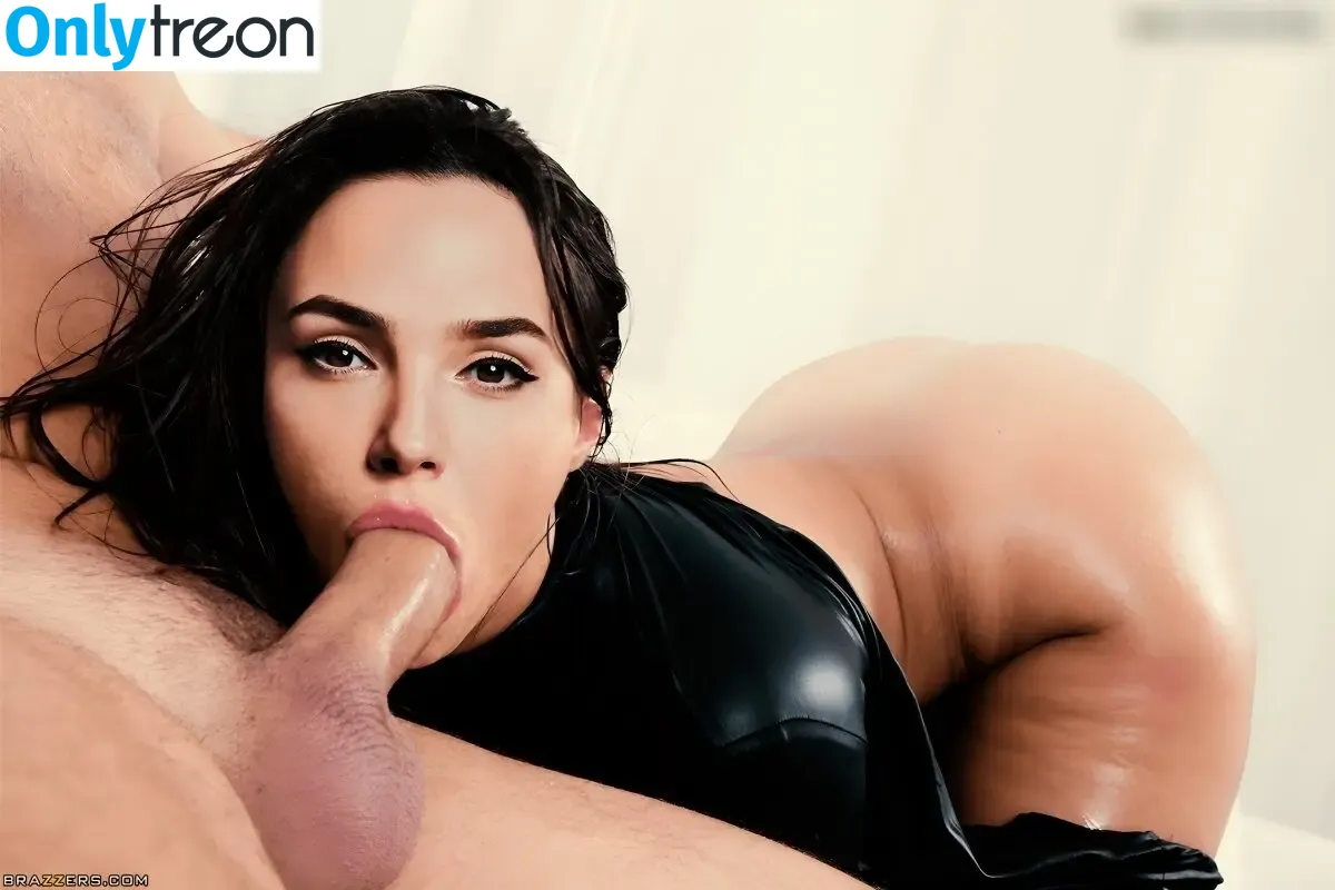 gal_gadot nude photo #1530 (inked_hriss)