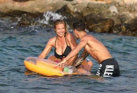 Gemma Atkinson / MissGAtkinson / glouiseatkinson nude photo #0102