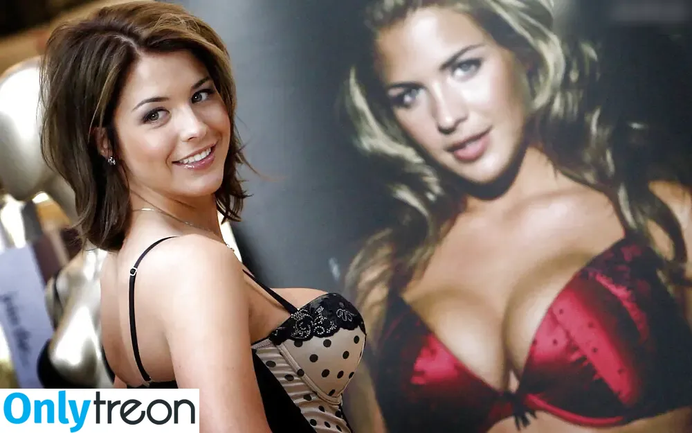 Gemma Atkinson nude photo #0514 (MissGAtkinson / glouiseatkinson)