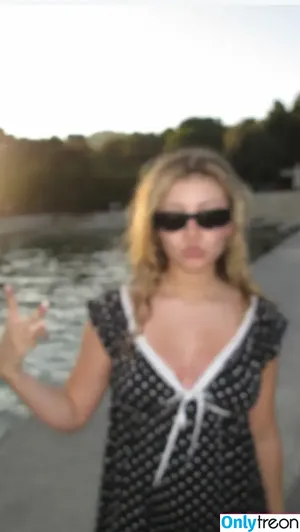 Genevieve Hannelius / ghannelius nude photo #0398