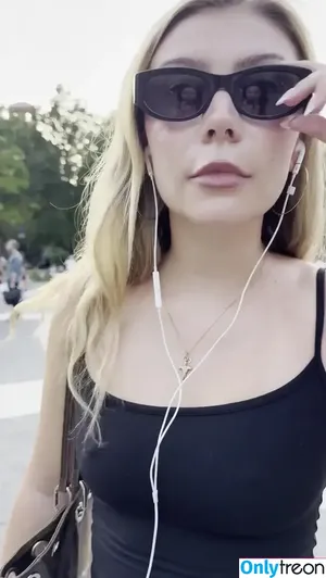 Genevieve Hannelius / ghannelius nude photo #0417