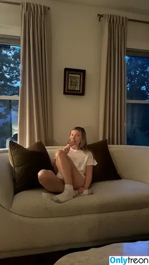 Genevieve Hannelius / ghannelius nude photo #0423