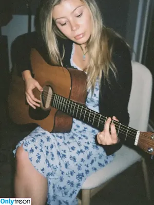 Genevieve Hannelius / ghannelius nude photo #0425