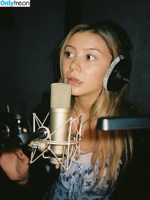 Genevieve Hannelius / ghannelius nude photo #0426