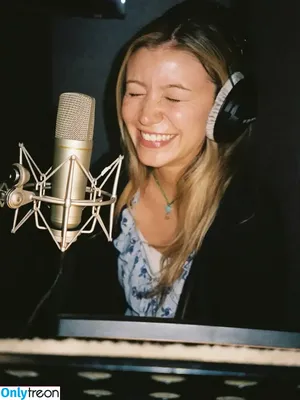 Genevieve Hannelius / ghannelius nude photo #0427