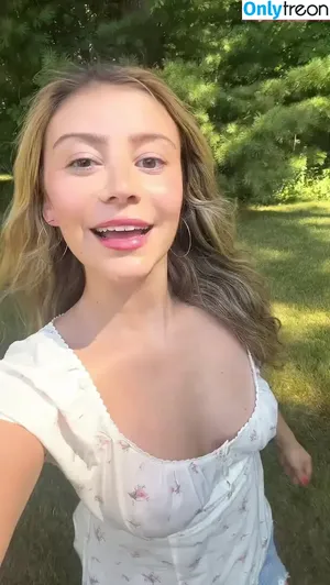Genevieve Hannelius / ghannelius nude photo #0432