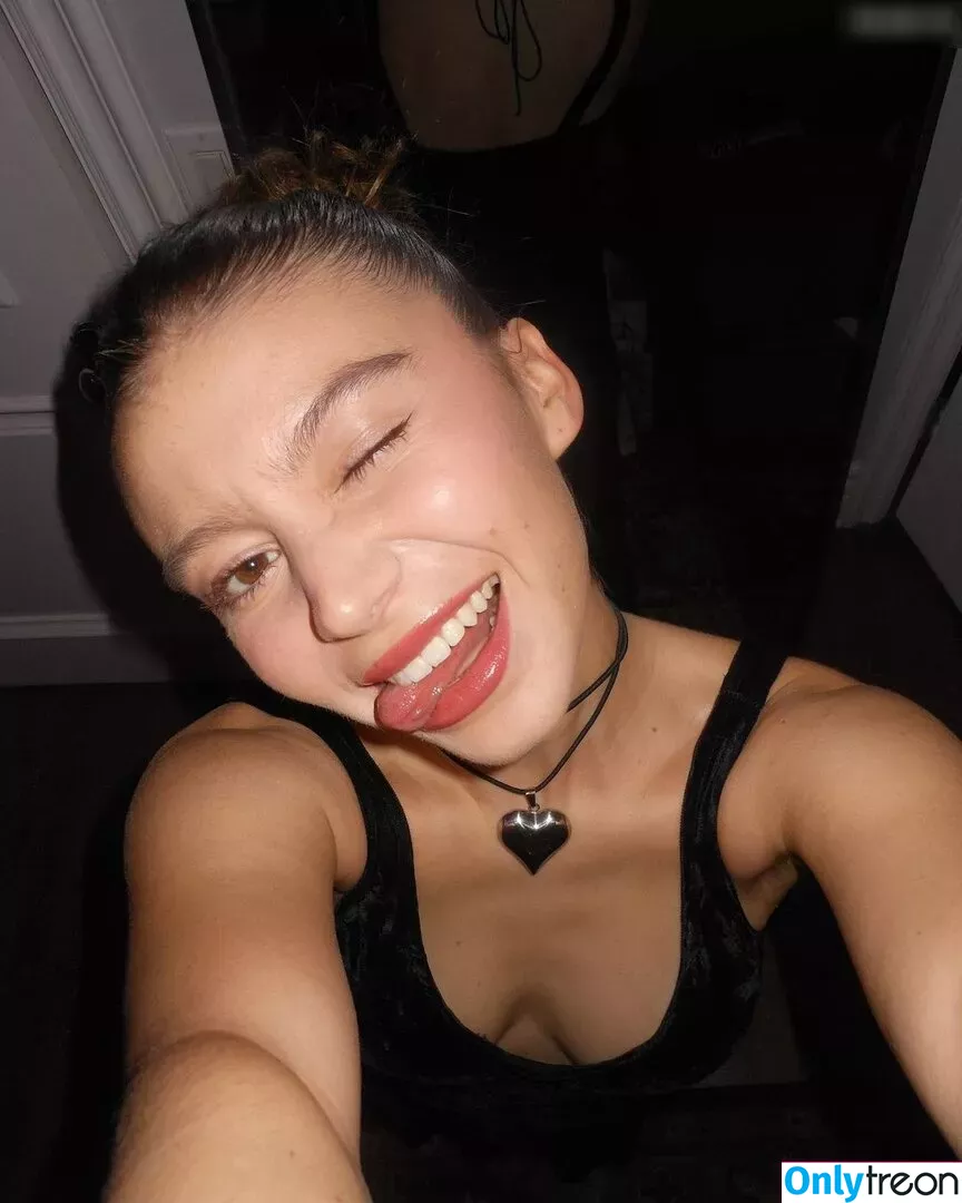 Genevieve Hannelius nude photo #0201 (ghannelius)