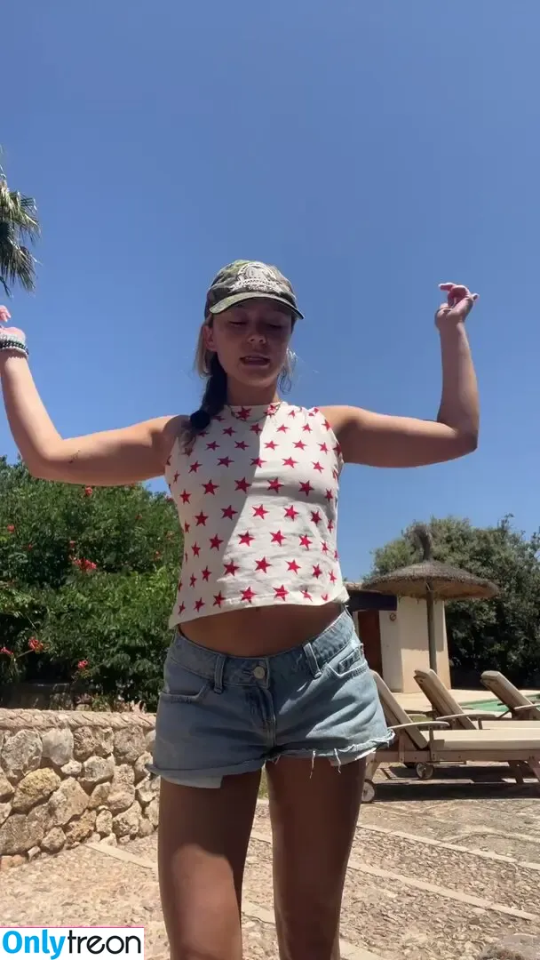 Genevieve Hannelius nude photo #0371 (ghannelius)